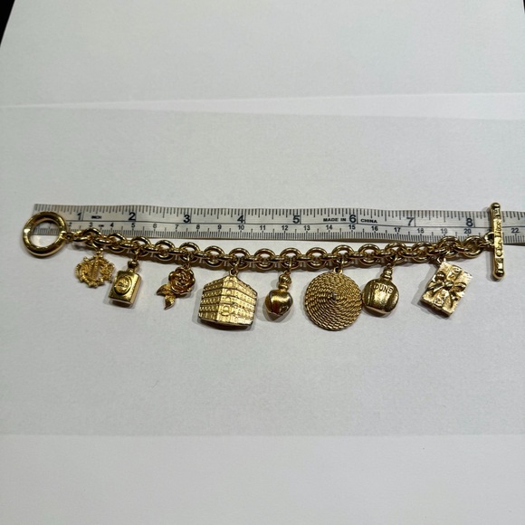 Christian Dior Vintage Gold Tone Charm Bracelet Rare Perfume & Boutique Motifs - Picture 8 of 9